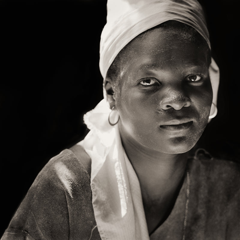 DANA GLUCKSTEIN NOTE CARD - WOMAN IN FLOUR MILL
