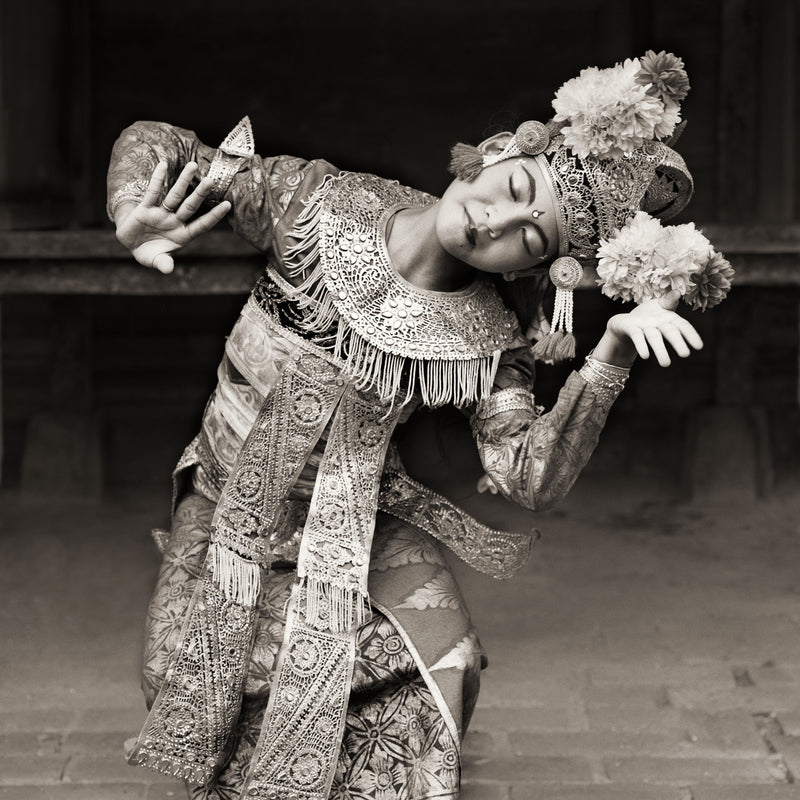 DANA GLUCKSTEIN NOTE CARD - BALINESE TEMPLE DANCER